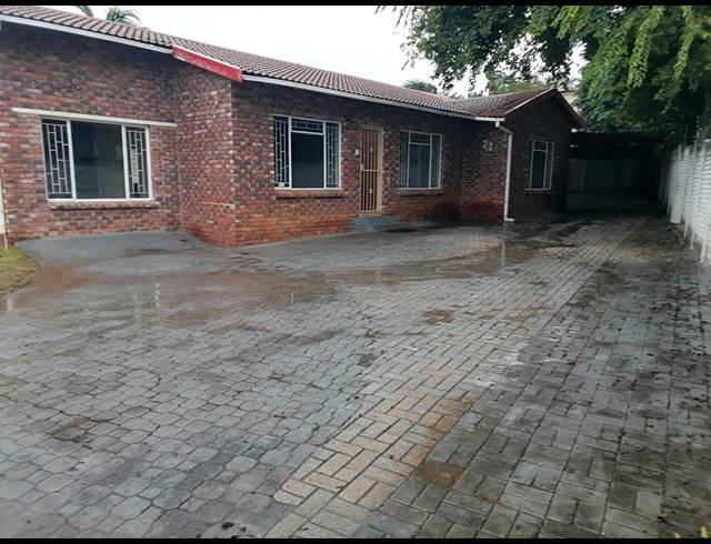 4 BEDROOM HOUSE FOR SALE IN GEELHOUTPARK